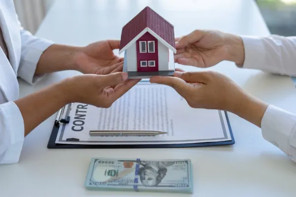 real-estate-brokerage-agent-deliver-samples-of-hom-2025-02-18-08-37-05-utc-685cfb2a33d88